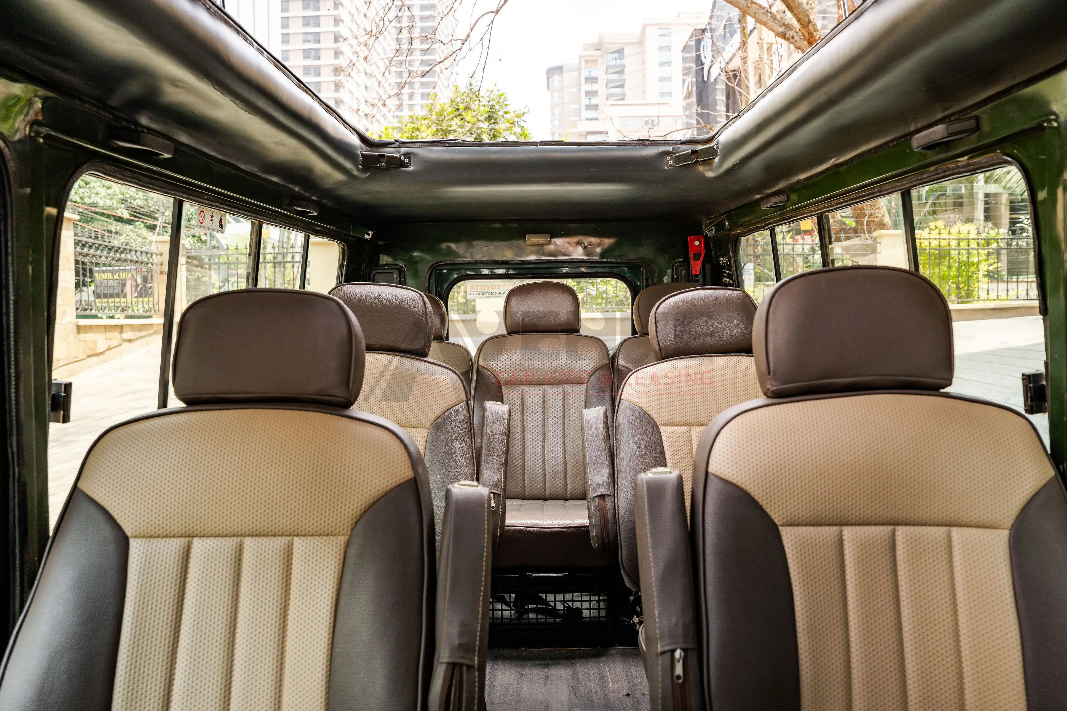 Safari Land Cruiser (2014)