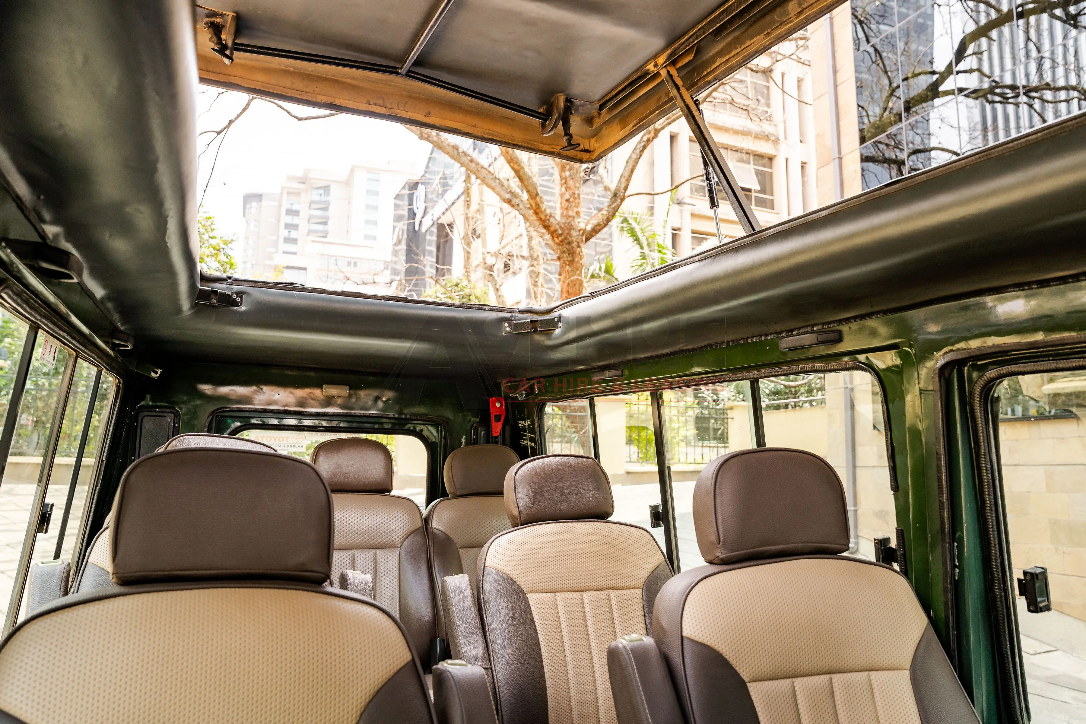 Safari Land Cruiser (2014)