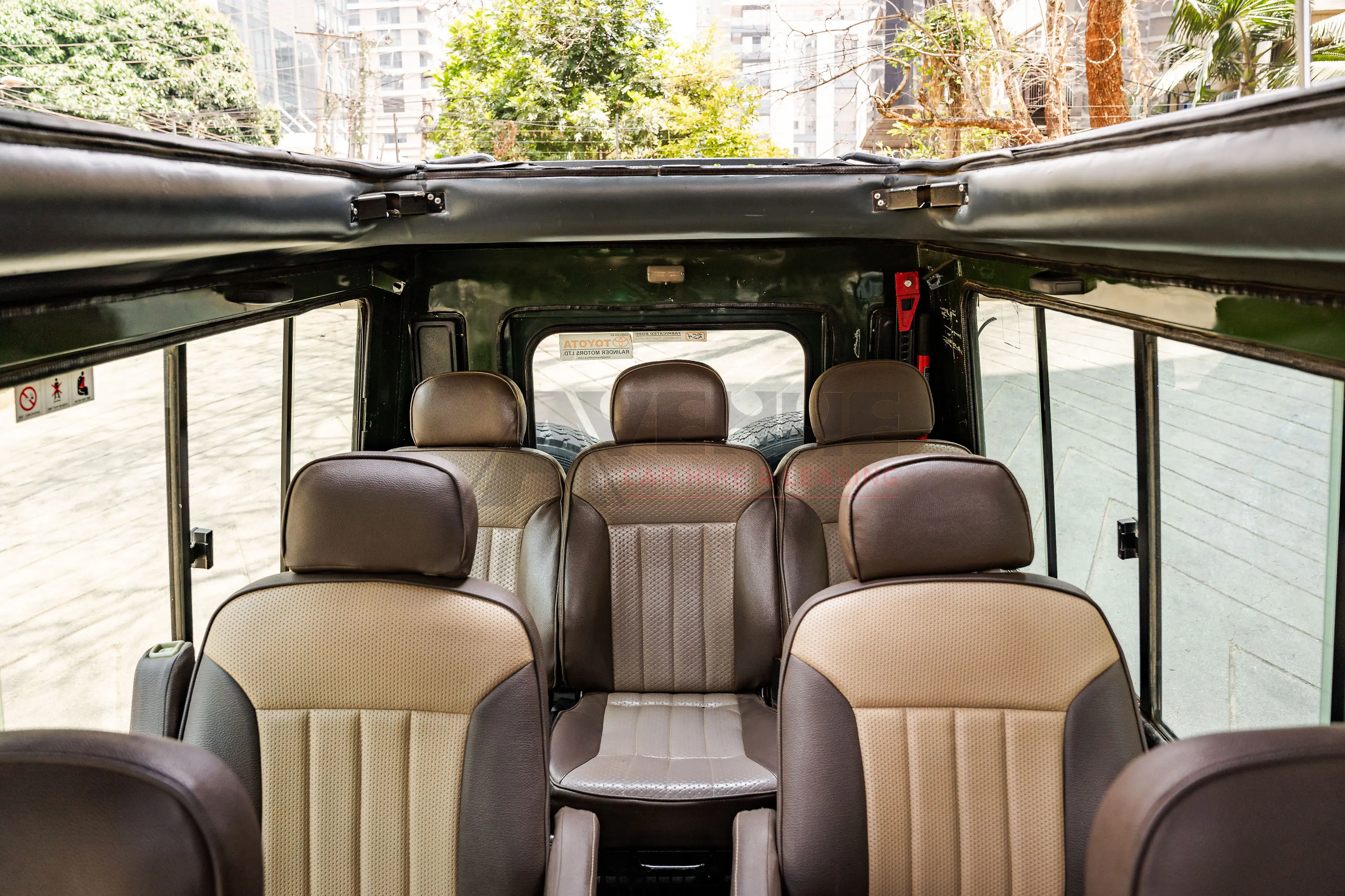 Safari Land Cruiser (2014)