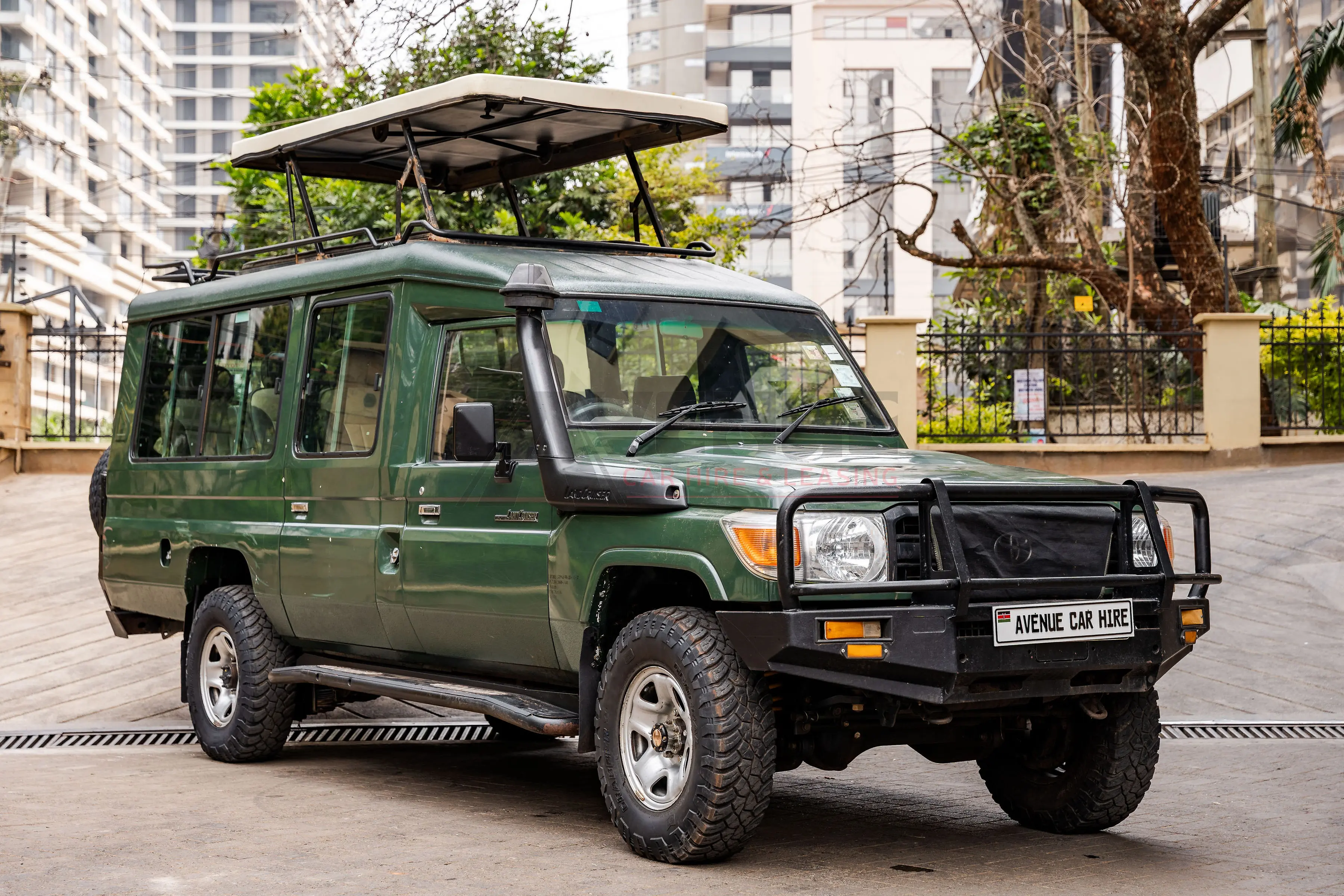 Safari Land Cruiser (2014)
